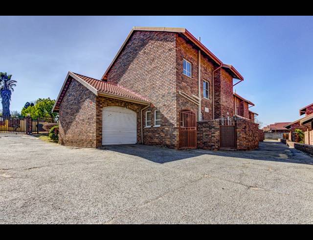 3 BEDROOM DUPLEX FOR SALE IN BIRCHLEIGH NORTH